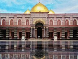 Menikmati Keindahan Masjid Kubah Emas di Kota Depok, Jawa Barat