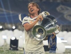 Luka Modric Memperpanjang Kontrak dengan Real Madrid dan Menolak Tawaran Klub Timur Tengah