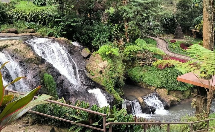 Curug Maribaya di Kawasan Jawa Barat