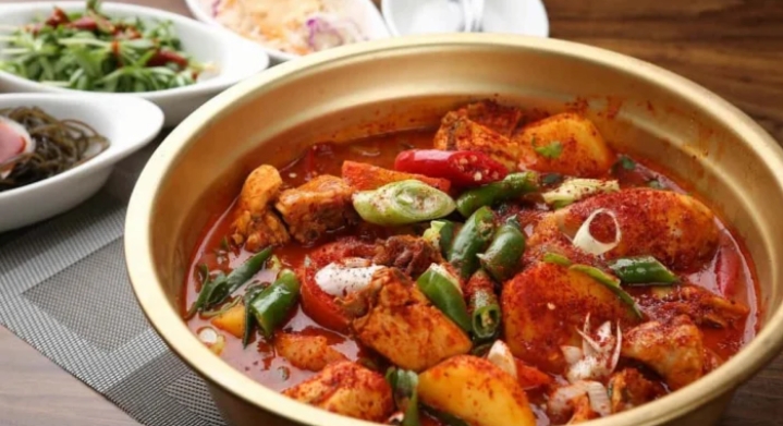 Mengapa Makan Makanan Pedas Bisa Menyebabkan Sakit Perut