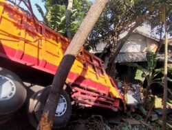 Pemilik Rumah di Sumedang Kaget, di Pagi Bolong Ada Suara Hantaman Benda Keras, Kondisi Rumahnya Hancur