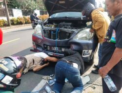 Mobil Ambulan Pengantar Jenazah Tabrak Siswa SMA di Sumedang