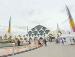 Jadi Objek Wisata Religi, Kemacetan di Ruas Jalan Menuju Masjid Al Jabbar Dikeluhkan
