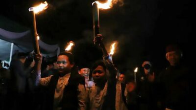 Mewarnai Tahun Baru Islam 2023, Warga Bandung Tumpah Ruah Ikuti Pawai Obor