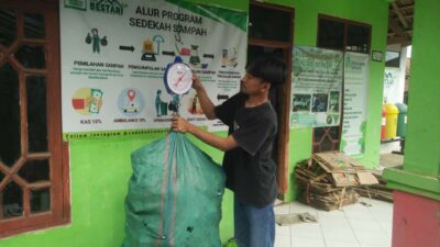 Program sedekah sampah Gempa