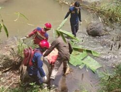 Bikin Heboh! Jasad Tanpa Identitas Ditemukan Mengambang di Sungai Cirasea