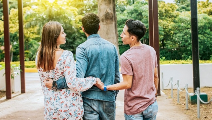 Mengatasi Cinta Segitiga
