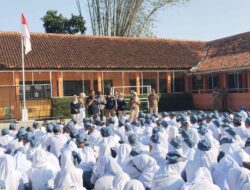 Sasar Pemilih Milenial, PPK Darmaraja Sumedang Sambangi SMA/SMK Sosialisasikan Pemilu 2024