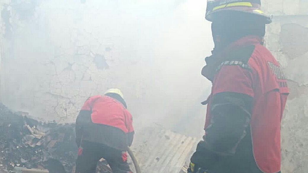 Pabrik Snack terbakar