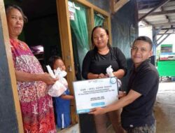 WOM Finance Sumedang Salurkan Daging Kurban di Sekitar Kantor Cabang