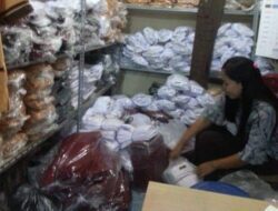 Besok Hari Pertama Masuk Sekolah, Toko Baju Seragam di Sumedang Kebanjiran Order