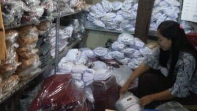 Besok Hari Pertama Masuk Sekolah, Toko Baju Seragam di Sumedang Kebanjiran Order