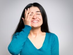Mengungkap Fenomena Ketawa Sambil Nangis: Apa yang Sebenarnya Terjadi?