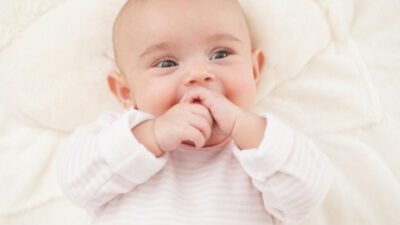 posisi tidur bayi 0-3 bulan