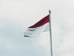 Semarakan HUT RI, Ini Aturan Pemasangan Bendera Merah Putih yang Benar