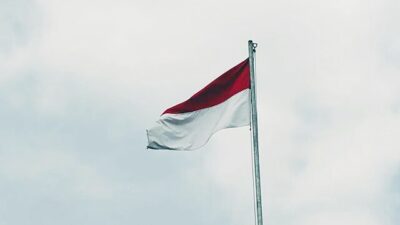 Semarakan HUT RI, Ini Aturan Pemasangan Bendera Merah Putih yang Benar