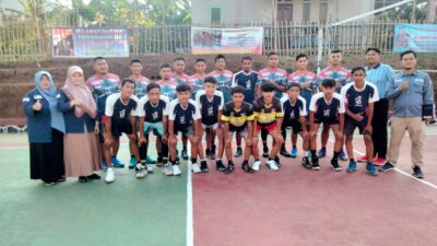 Sasar Pemilih Pemula di Sumedang, PPS Desa Raharja Sosialisasi Pemilu ke Peserta Bola Volly