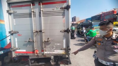 Terios Tabrak Mobil Box