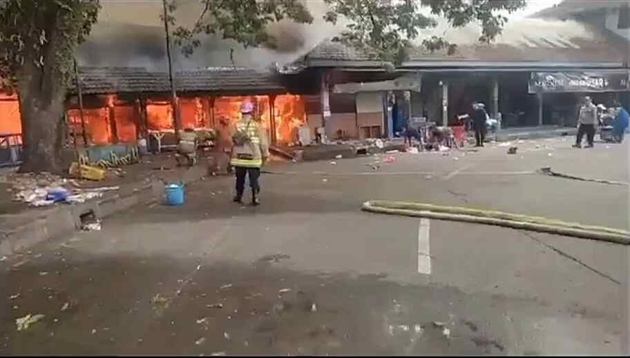 Kebakaran di Terminal Leuwipanjang