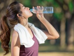 Dampak Berlebihan Minum Air Putih pada Kesehatan: Fakta yang Perlu Diketahui