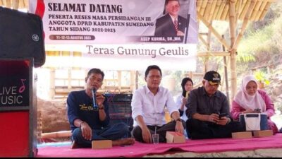 Prank! Seorang Pemuda Marah-marah dan Geber Motor di Reses Anggota DPRD Sumedang