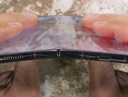 Samsung Galaxy Z Fold5: Ponsel Lipat Tangguh yang Mampu Mengejutkan Pengguna