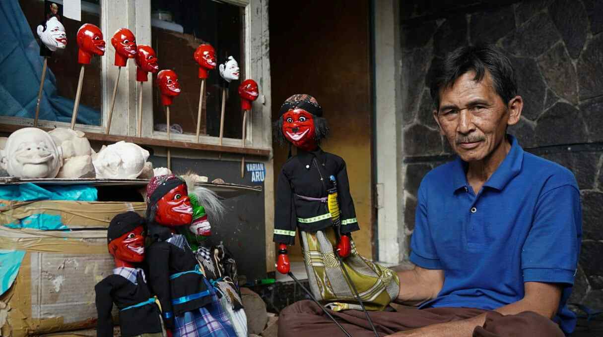 Pengrajin Wayang Golek