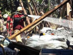 Innalillahi! Api Hanguskan Gudang Rongsok di Padasuka Saat Upacara HUT RI ke-78