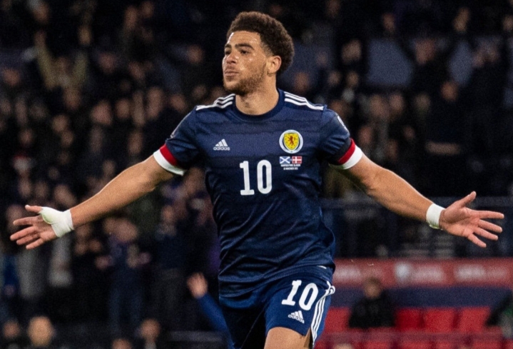Bursa Transfer: Everton Mendekati Che Adam