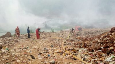 Imbas Kebakaran, Pembuangan Sampah dari Kabupaten Bandung ke TPA Sarimukti Terganggu