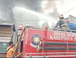 Gudang Plastik di Margaasih Kebakaran, 6 Unit Mobil Damkar Dikerahkan ke TKP
