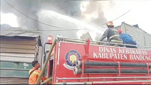 Kebakaran Gudang Plastik Margaasih