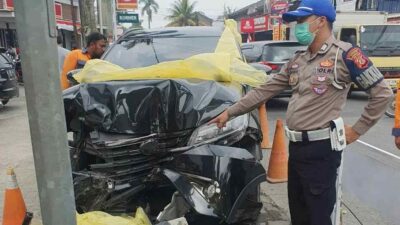Dua Motor Matic Diseruduk Toyota Rush di Kiaracondong, Begini Kronologisnya