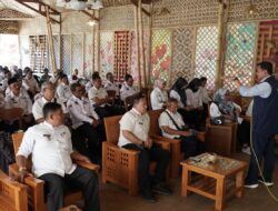 Diakhir Masa Jabatan, Bupati Sumedang Menjadi Pembicara pada Bimtek Kepala Desa
