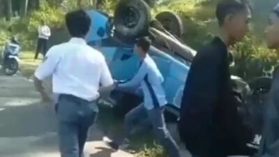 Mobil Rombongan Siswa SMKN Sukasari Sumedang Terbalik di Kiara Payung Saat Akan Latihan Upacara