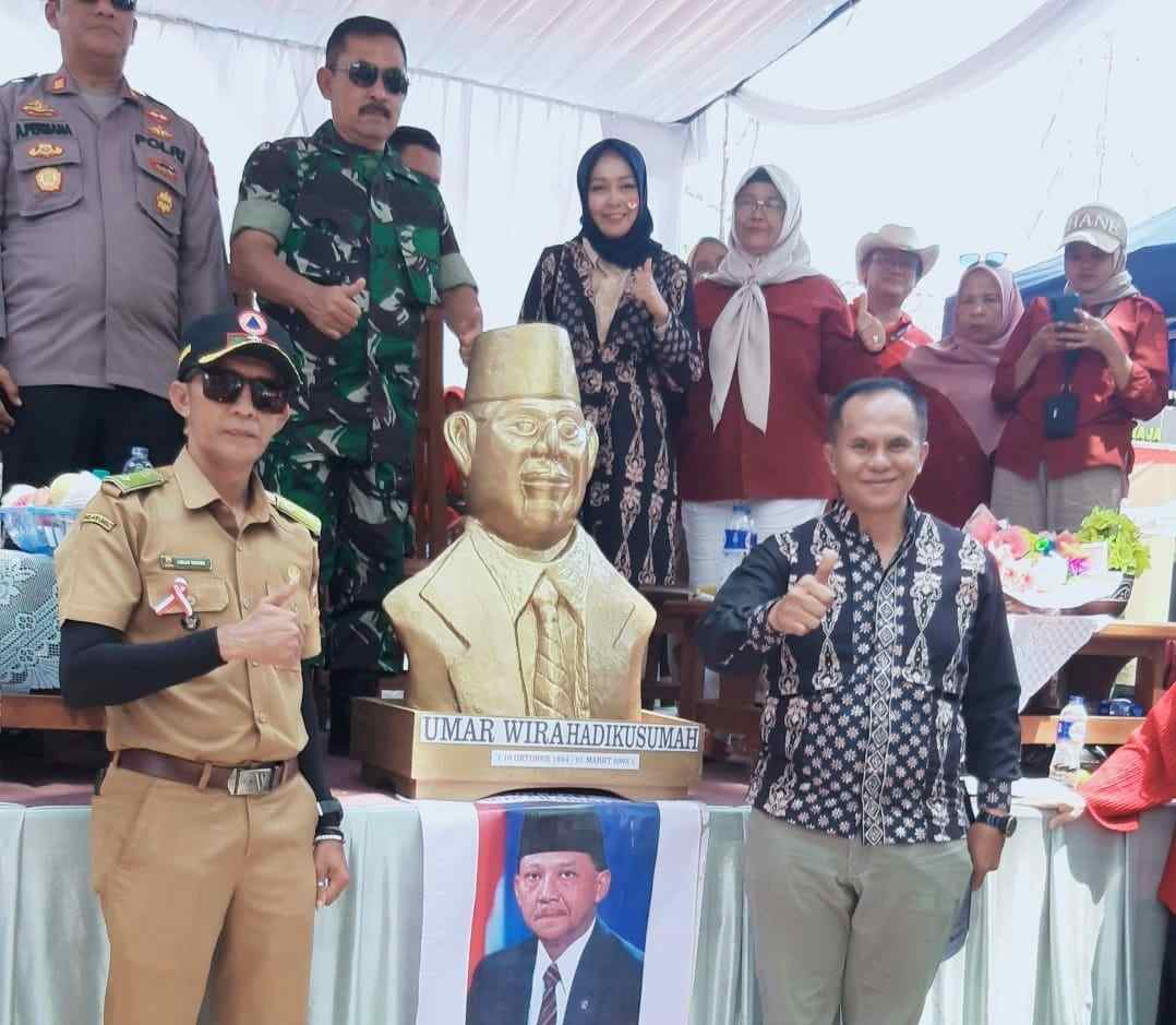 Replika Patung Umar Wirahadikusuma