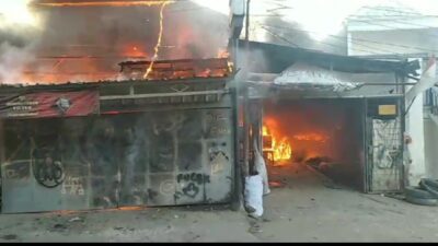 Tiga Ruko di Tanjungsari Sumedang Terbakar, Motor dan Mobil Dilalap Si Jago Merah