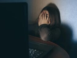 Isolasi Sosial: Mengatasi Kesepian dan Dampaknya pada Kesehatan Mental dan Fisik