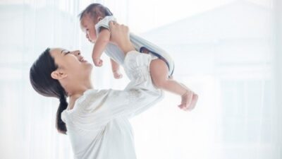 Shaken Baby Syndrome: Pentingnya Memahami Risiko dan Cara Aman Menenangkan Bayi