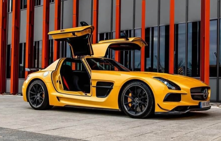 HARGA AGUSTUS (Mercedes-Benz AMG)