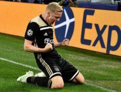 Real Sociedad Mundur dari Donny van de Beek dan Beralih ke Arsen Zakharyan
