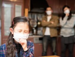 Pneumonia Pada Anak dengan Batuk Kronis: Gejala, Penyebab, dan Pengobatan