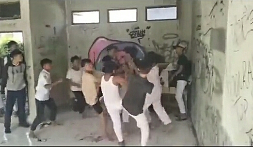 Video Baku Hantam Pelajar
