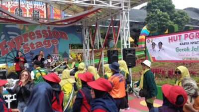 Bertabur Hadiah, Ratusan Guru Ikuti Puncak HUT PGRI Kec Jatinangor Sumedang ke-78
