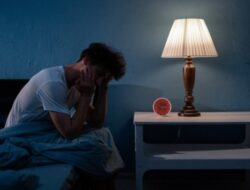 Mengapa Mata Mengantuk tapi Sulit Tidur? Penyebab dan Solusinya