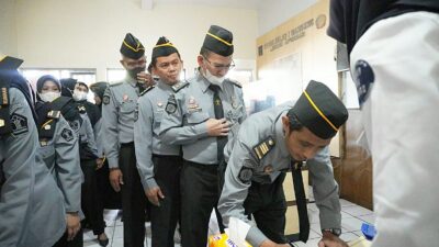 Tes Urine Pegawai