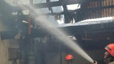Api Hanguskan Rumah di Batununggal, 6 Unit Mobil Damkar Diterjunkan ke TKP