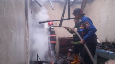 Diduga Gegara Tungku, Rumah dan Kayu Jati Milik Pasangan Lansia di Sumedang Hangus Terbakar