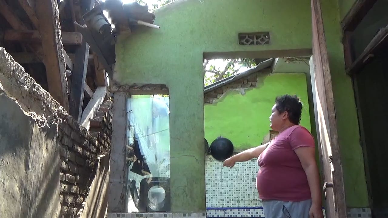 Rumah Rusak diterjang angin