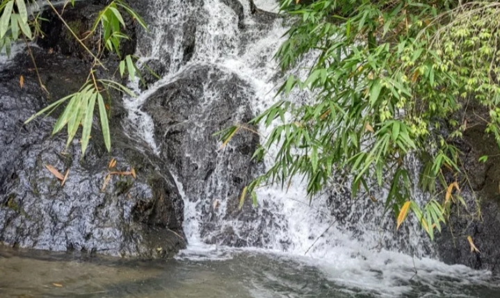 Wisata Air Terjun Kilat Api